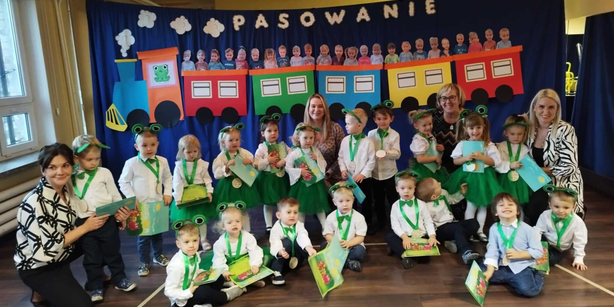 Pasowanie na przedszkolaka w gr. Żabki (6).jpg