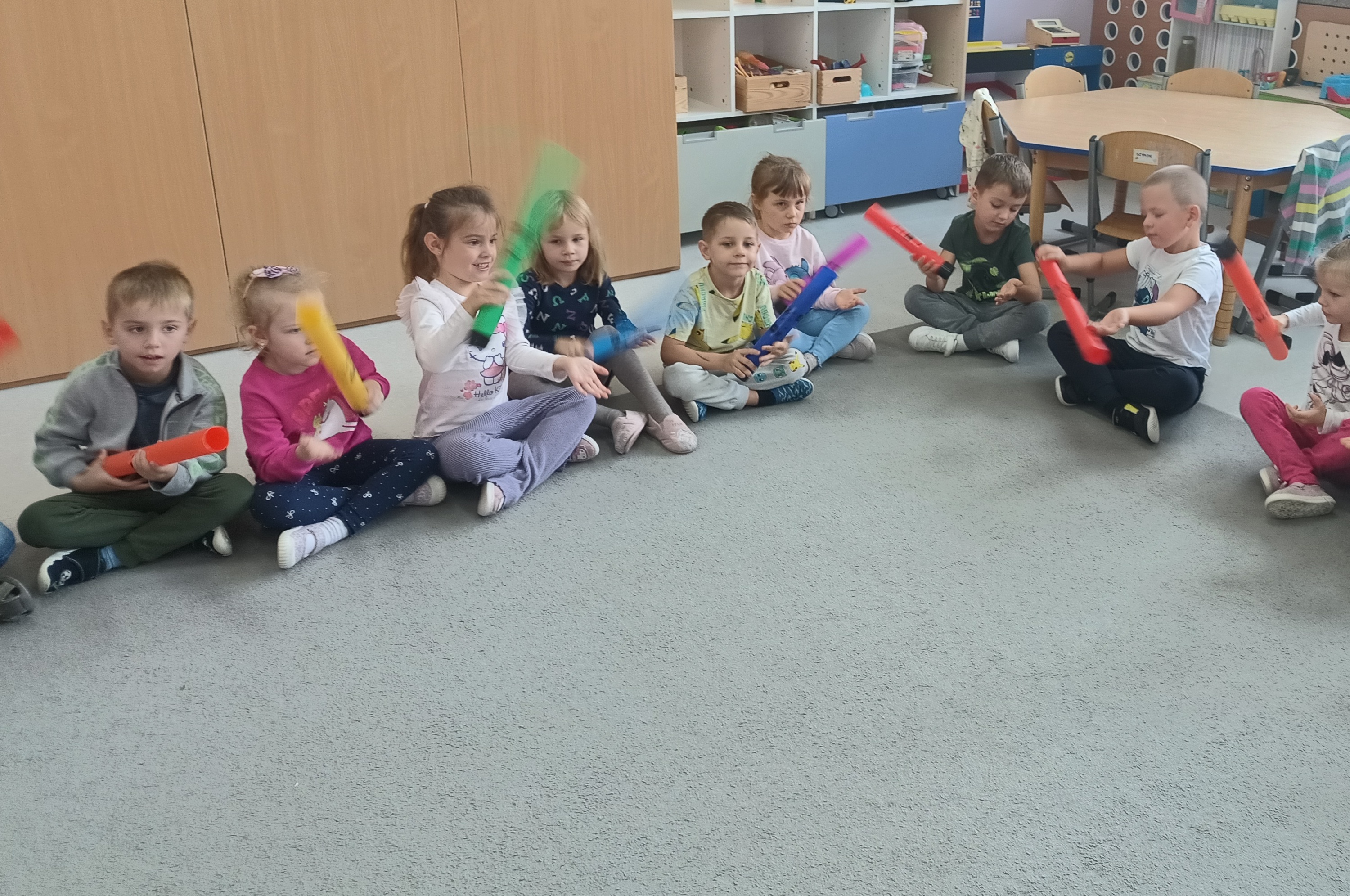 Rozwijanie poczucia rytmu na bum bum rurkach  (3).jpg