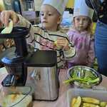 Zdrowo i kolorowo – Żabki robią sok owocowy! (17).jpg