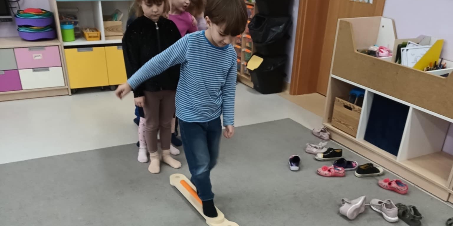 Ćwiczenia sensoryczne i równowagi  (4).jpg