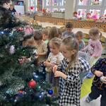 Naszą pierwszą choinką w przedszkolu (3).jpg