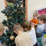 Naszą pierwszą choinką w przedszkolu (6).jpg