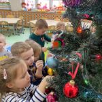 Naszą pierwszą choinką w przedszkolu (18).jpg