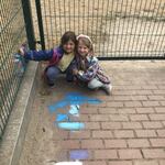 pszczoły dekorują chodnik  (5).jpg