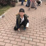 pszczoły dekorują chodnik  (8).jpg