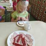 Dzień Zdrowego Śniadania. Dzieci jedzą śniadanie. Dzieci wybierają  (1).jpg