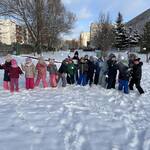Grupowe zabawy na śniegu (8).jpg