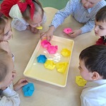 Mali wielcy odkrywcy Żabki (12).jpg
