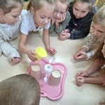 Mali wielcy odkrywcy Żabki (4).jpg
